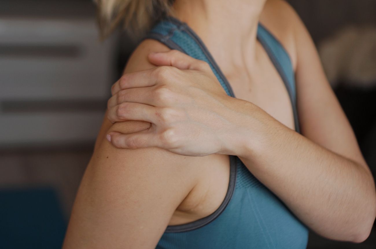Frozen Shoulder Meaning, Symptoms, Causes & Treatment Blog.cult.fit